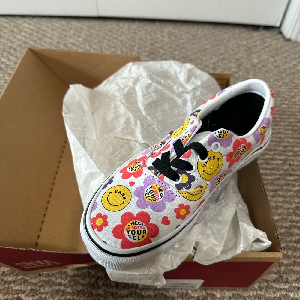 NWT Vans radically happy girls sneakers